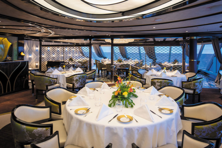 Splendor-ship-dining