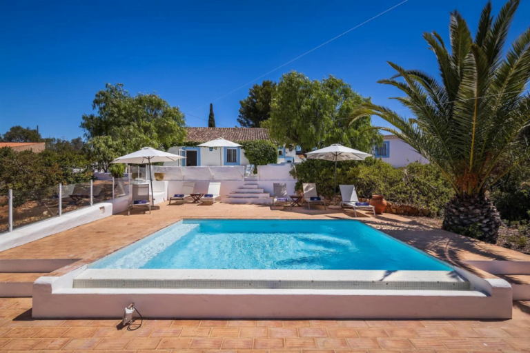 Sandy Bay Cottage